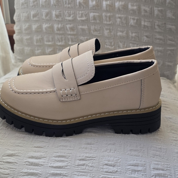 Women's Cream Loafers with Chunky Sole - Picture 4 of 9
